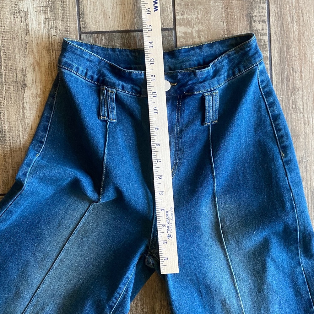 Wide-Leg Blue Jeans - Picture 6 of 10